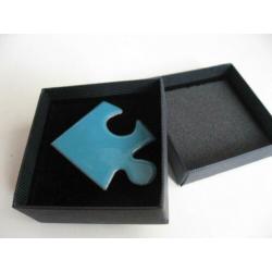 Design emaille broche puzzelstukje