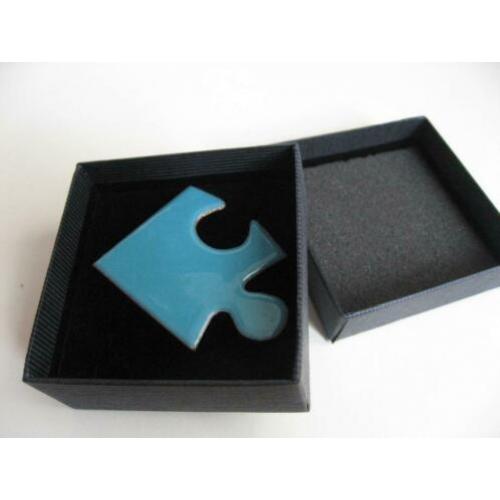 Design emaille broche puzzelstukje