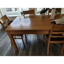Z.g.a.n komplete eik meubels 4 stoel 2 vitrine saloon tafels