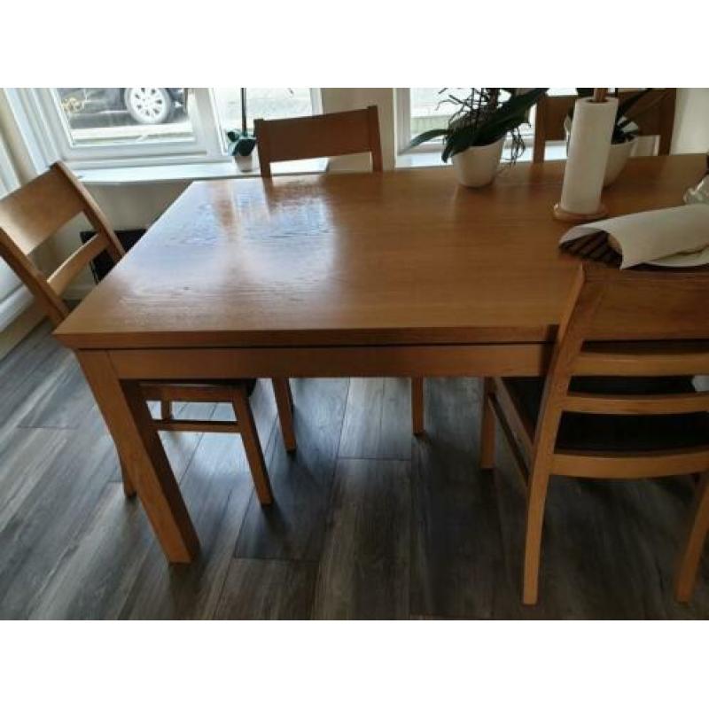 Z.g.a.n komplete eik meubels 4 stoel 2 vitrine saloon tafels