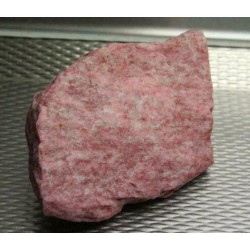 Mooi, Hard en slijpbaar stuk THULIET van 500 gram.