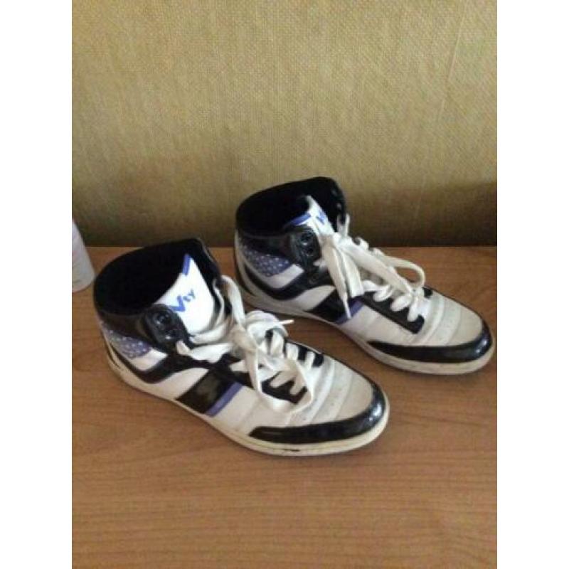 Veel schoenen Nike / van Haaren maten 39&40