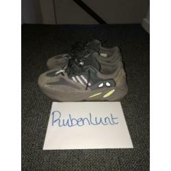 Adidas Yeezy 700 Mauve Size 42 2/3