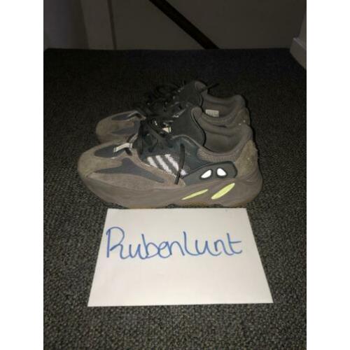 Adidas Yeezy 700 Mauve Size 42 2/3