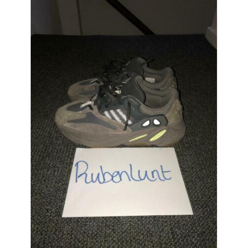 Adidas Yeezy 700 Mauve Size 42 2/3