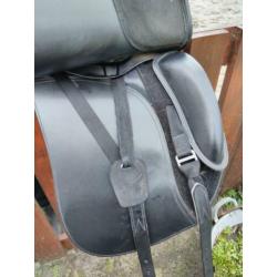 Letek s-line tekna dressuurzadel 18 inch