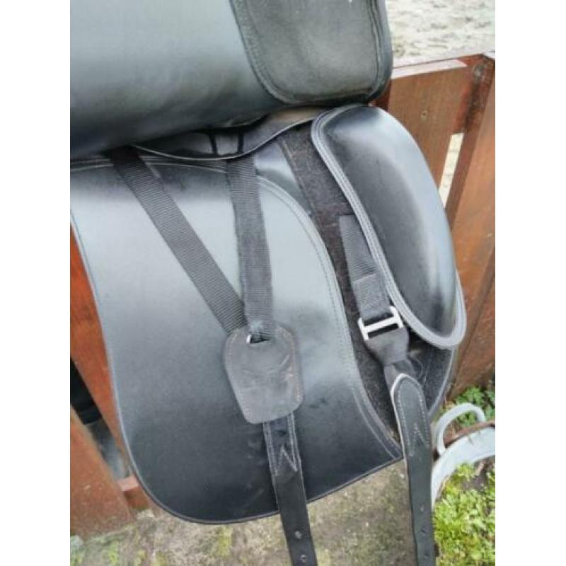 Letek s-line tekna dressuurzadel 18 inch