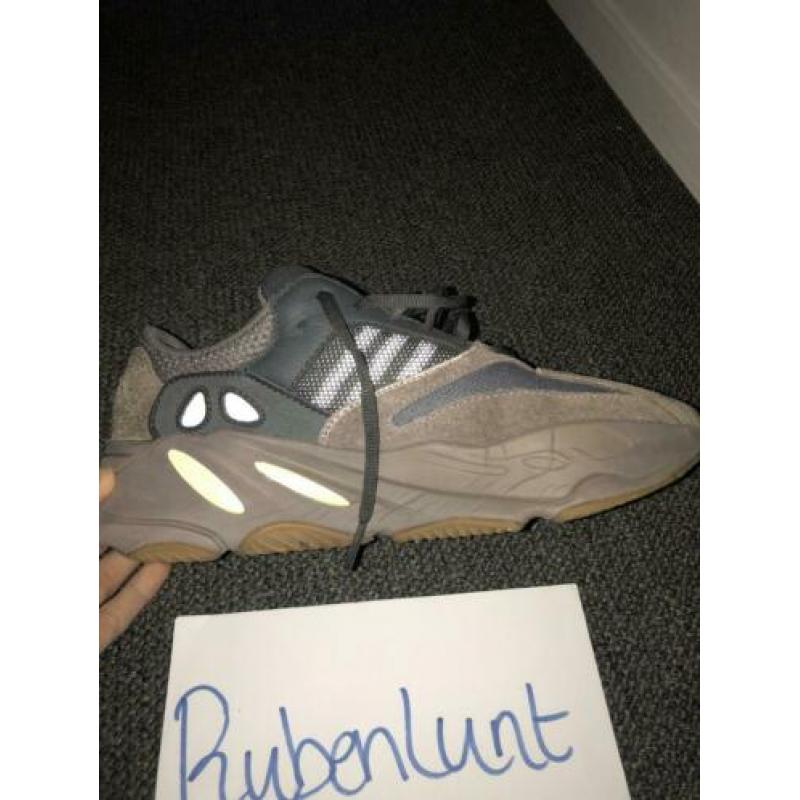 Adidas Yeezy 700 Mauve Size 42 2/3