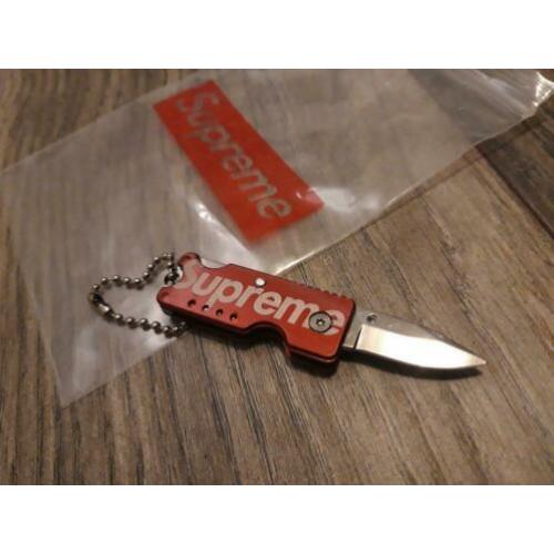SUPREME Sleutelhanger Zakmes