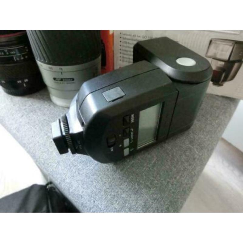 Sony SLT-A37 + 50mm 1.8/75-300/28-70/Metz flitser/tas/64GB