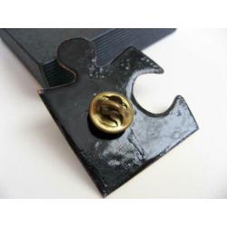 Design emaille broche puzzelstukje