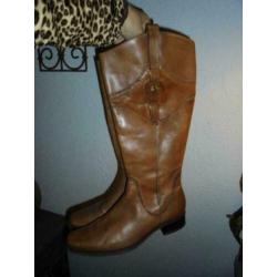 P65) camel kleurige laarzen caprice leer mt 6 = 39
