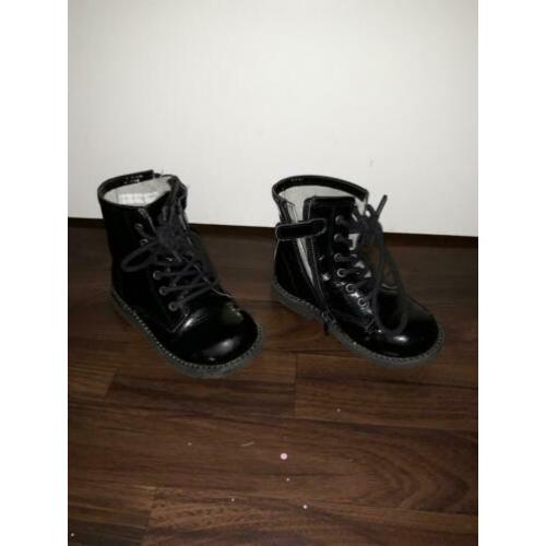 Nette enkellaarsjes lak schoenen maat 25