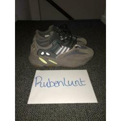 Adidas Yeezy 700 Mauve Size 42 2/3