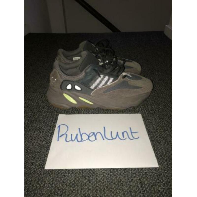 Adidas Yeezy 700 Mauve Size 42 2/3