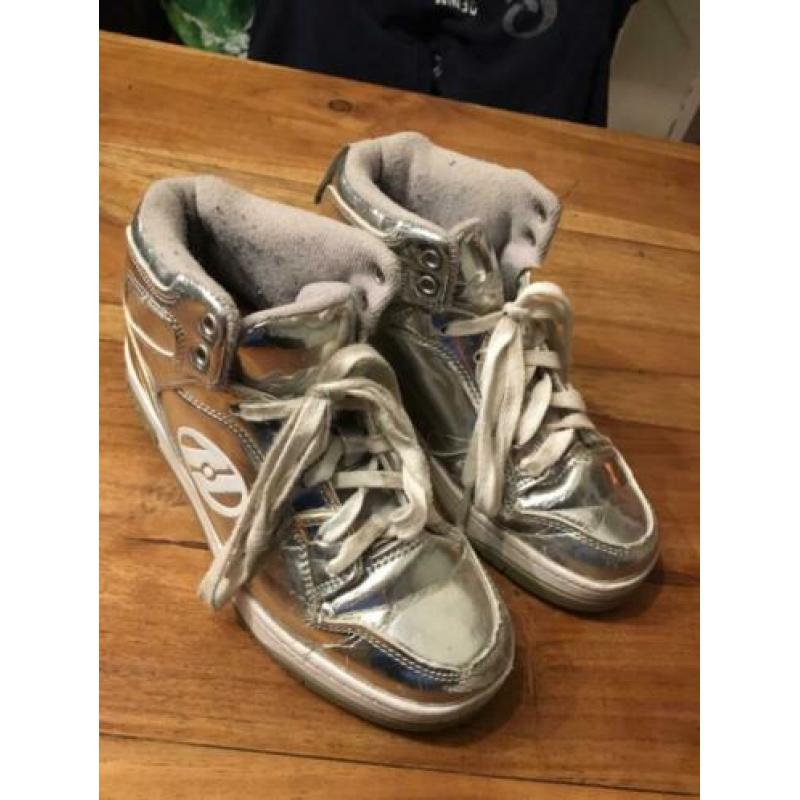 Mooie zilverkleur Heelys mt 35