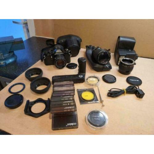 Asahi Pentax spiegelreflexcamera, met veel accessoires