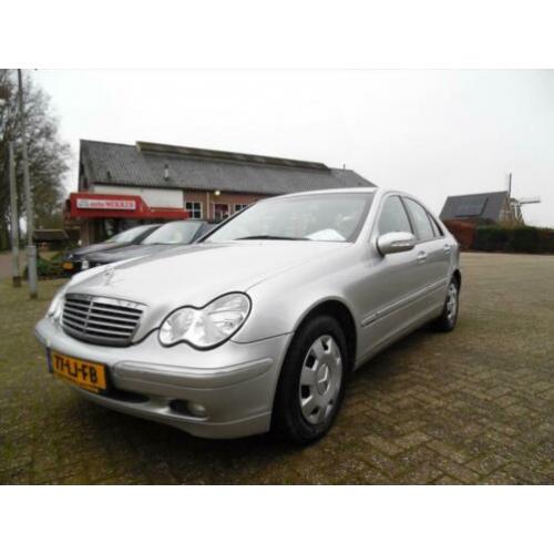 MERCEDES C-Klasse 2.2 CDI C200 SEDAN AUT Elegance