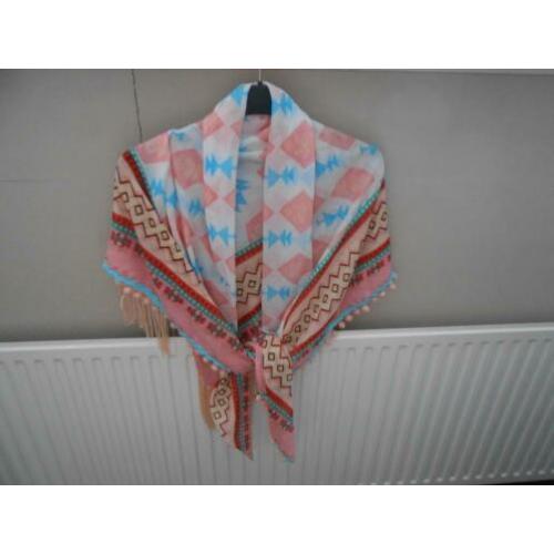 Mooie sjaal/omslagdoek z.g.a.n in vrolijke kleurtjes