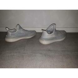 Yeezy boost 350 v2 cloud white EU42