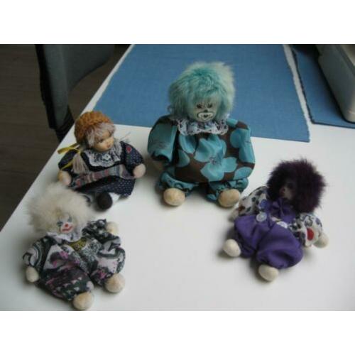 4 clowntjes poppen samen €12.50