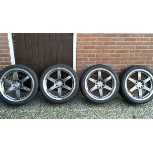 Te koop 18 inch velgen met band.