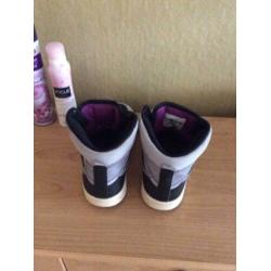 Veel schoenen Nike / van Haaren maten 39&40