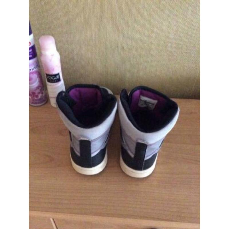 Veel schoenen Nike / van Haaren maten 39&40