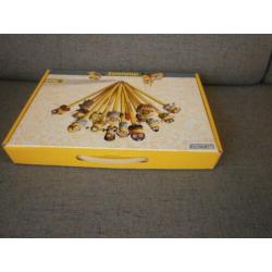 Minion poppetjes/ figuurtjes in bewaardoos
