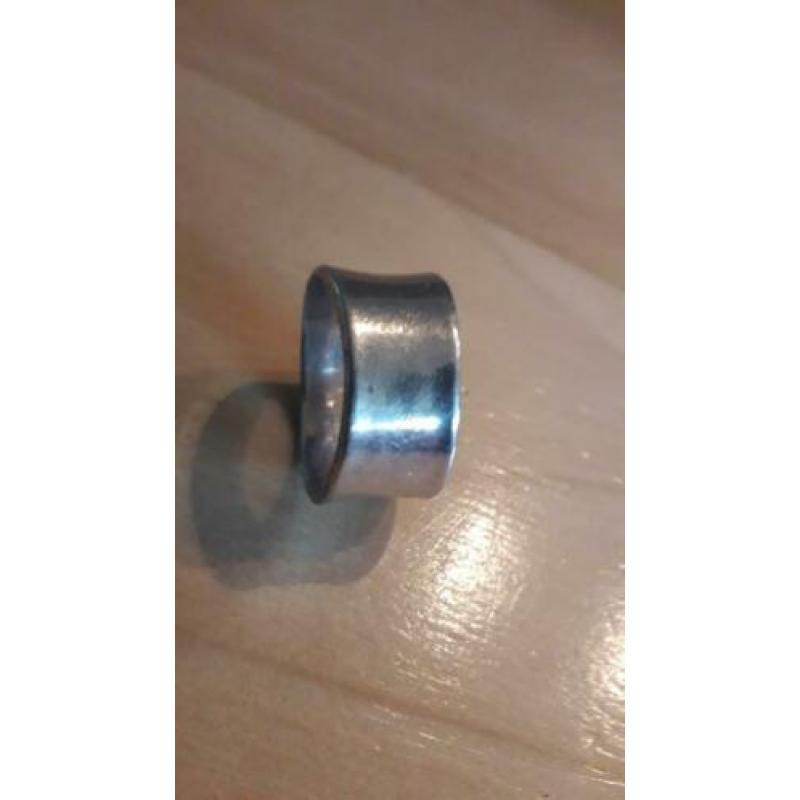 Iets verlopende universele massief zilveren ring 19