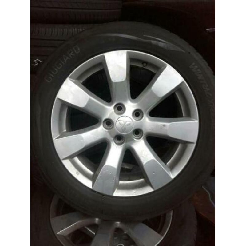 Mitsubishi Outlander winterwielen set. 18 inch. zgan.