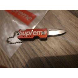 SUPREME Sleutelhanger Zakmes