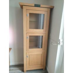 Z.g.a.n komplete eik meubels 4 stoel 2 vitrine saloon tafels