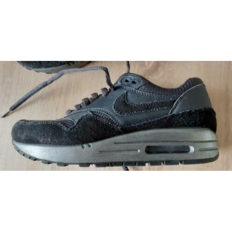 Nike air schoenen maat 37.5