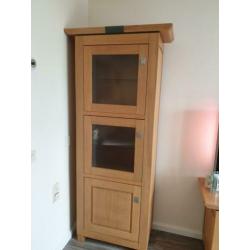 Z.g.a.n komplete eik meubels 4 stoel 2 vitrine saloon tafels