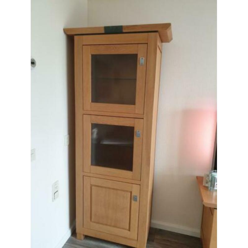 Z.g.a.n komplete eik meubels 4 stoel 2 vitrine saloon tafels
