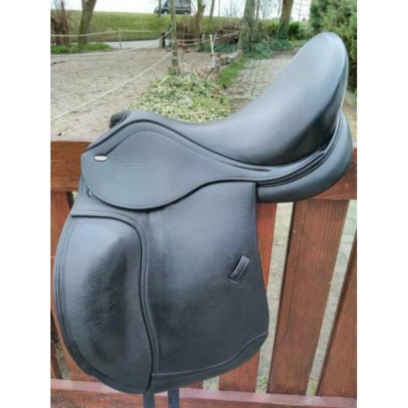 Letek s-line tekna dressuurzadel 18 inch