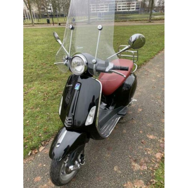 Vespa Primavera Black Snor 2e eigenaar