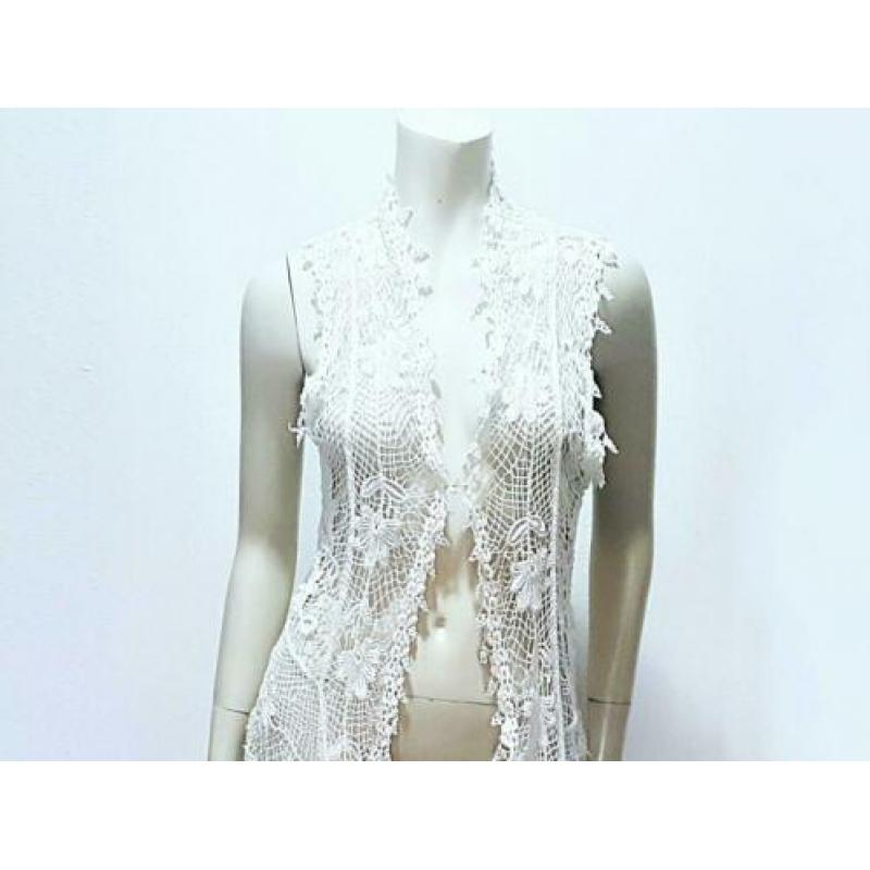 Top wit kant mouwloos vest luxe Ibiza ONE SIZE: 10,-