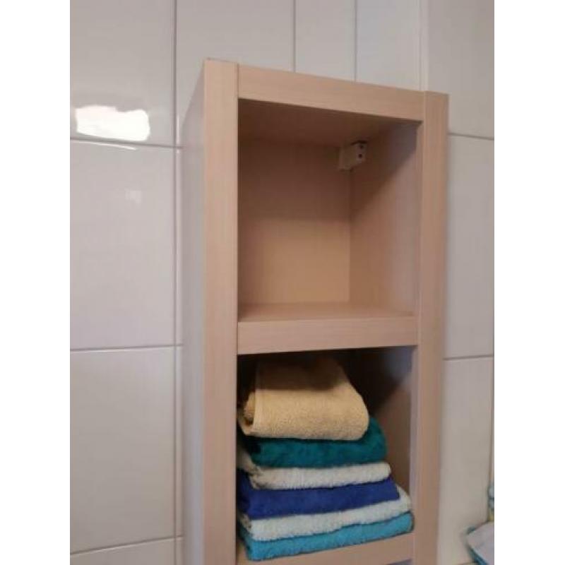 Hoge badkamerkast