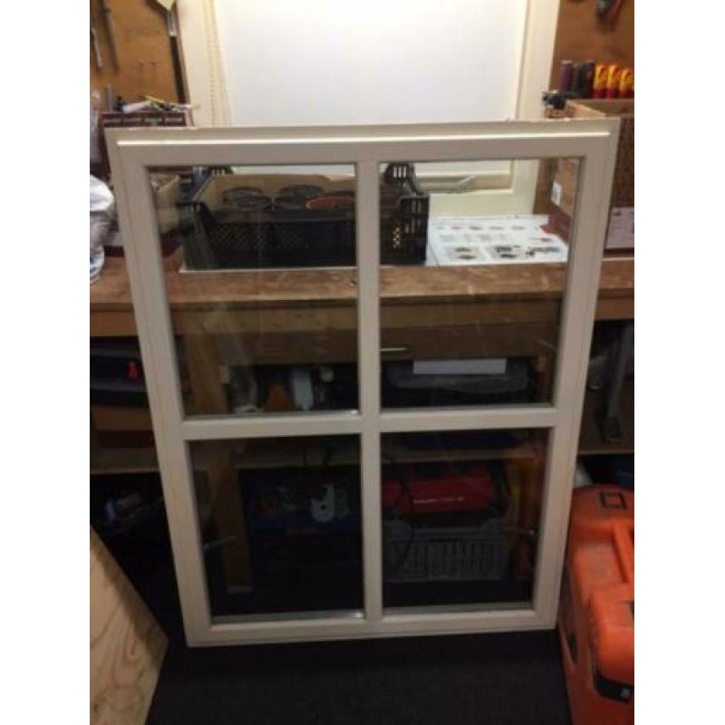 gebruikte ramen 1 stuks 99 X 129 cm en 1 stuks 89 X 114 cm