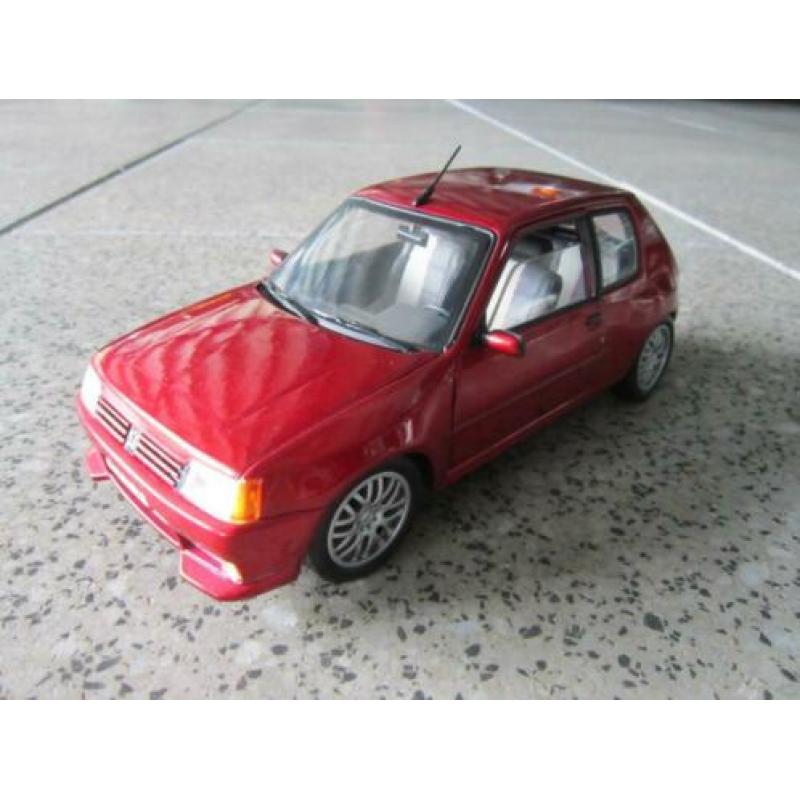 Peugeot 205 gti rood metallic
