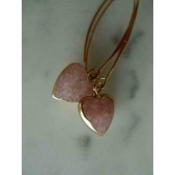 cranberry jade oorbellen met lange oorhaken