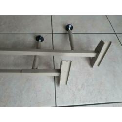 Twee onderzetpoten bed