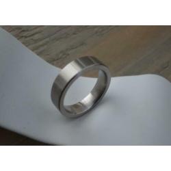 Nieuw stalen ring kan zowel voor dame /heer