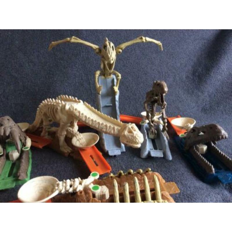 Hotwheels dino challenge racebaan met extra’s
