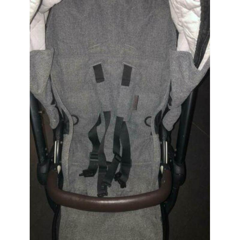 Mutsy evo z.g.a.n reiswieg + zitgedeelte+ parasol +maxi cosi