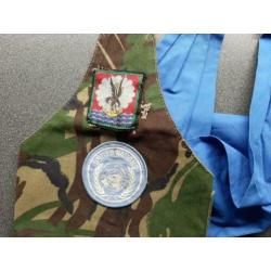 Armlet - United Nations + blauw omslag