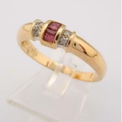 18 karaat Gouden Ring 2 Robijnen en 4 Diamanten M 17.75
