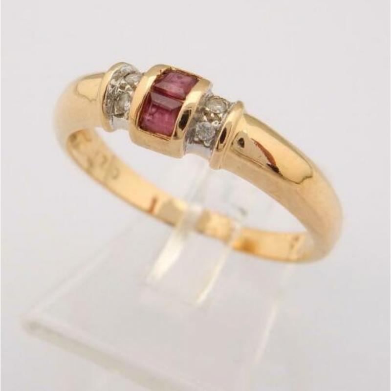 18 karaat Gouden Ring 2 Robijnen en 4 Diamanten M 17.75